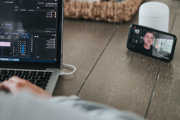 recruiter’s phone screen during a video call showing a candidate being interviewed 